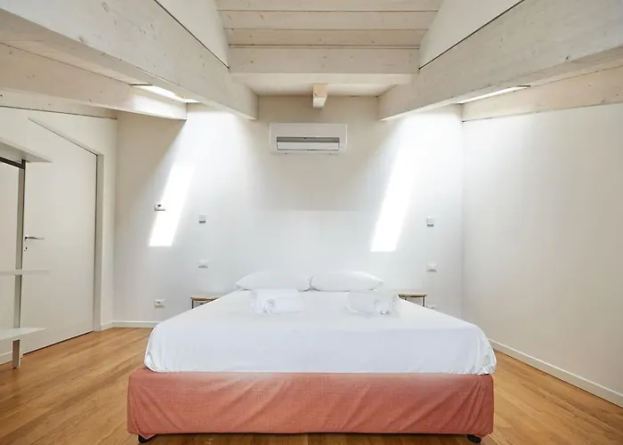 The Attic 18 * Mediolan